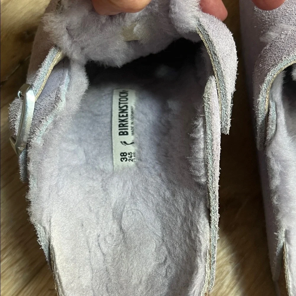 Birkenstock Light Gray Suede Clogs sz 38 light purple color. With fur. Pre-owned - Picture 3 of 6